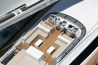 RED DRAGON - Flybridge Detail